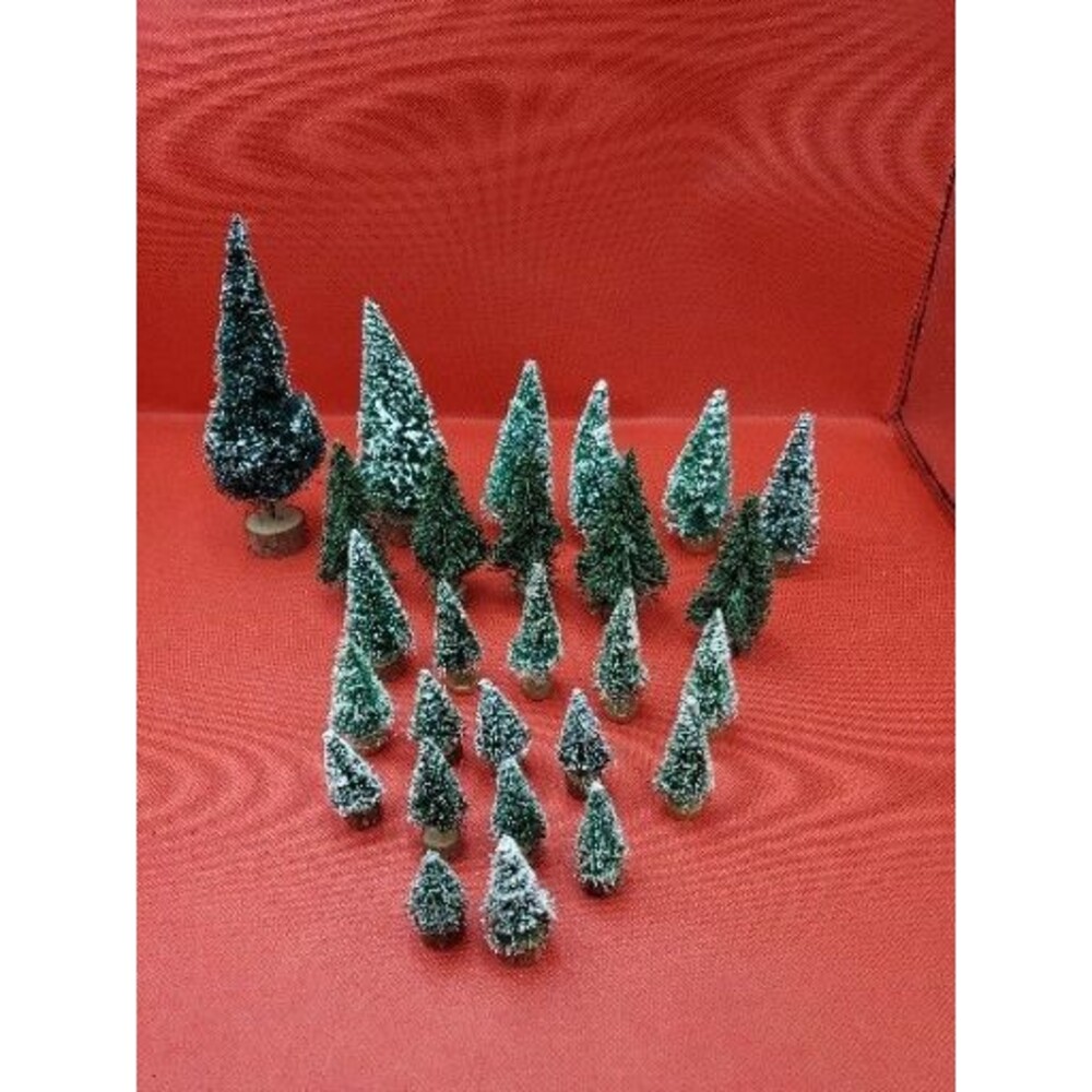 LOT OF 26 SNOWCAPPED BOTTLE BRUSH & RAFFIA CHRISTMAS VILLAGE TREES SIZE VARIETY